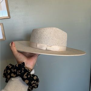 Lack of colour rancher hat